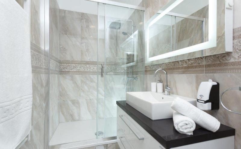 Well Of Life Luxury Rooms สปลิท ภายนอก รูปภาพ